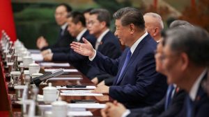 Кратки видеоклипове, показващи зашеметяващи снимки на Хъбей, хипнотизират посетителите