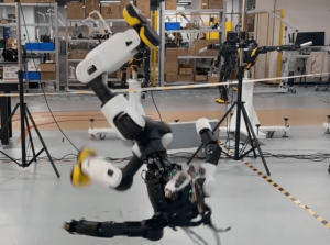 Lingxi X2 на Agibot става първият хуманоиден робот в света, който изпълнява Webster Flip