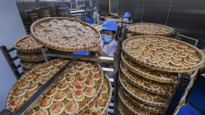 Продажбите на Mooncake на Wane, тъй като потребителите на Китай намаляват несъществените