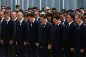 Хонконг започва 3-дневен траур, след като бяха извършени още арести заради смъртоносния пожар