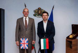 Доставен е първият построен в Китай офшорен кораб за разбиване