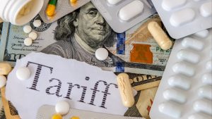 Споразумението между САЩ и Обединеното кралство намалява митата върху лекарствата, увеличавайки разходите на NHS