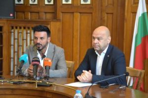 Кметът Костадин Димитров обяви дарение за пет пловдивски училища