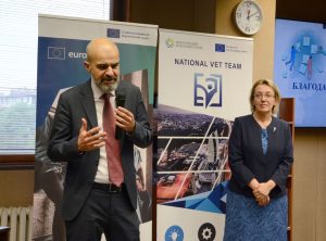 Зам.-кметът Павел Попов поздрави библиотекарите и им благодари, че са пазители на паметта на обществото