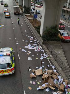 Жена, 65, с количка, блъсната смъртоносно от товарен камион в Хонконг