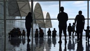 Жена от Хонконг, арестувана на летището заради кокалчета в ръчния багаж