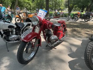 Русе събра над 300 класически автомобила и мотоциклета в 11-ото издание на Парада на ретро возила