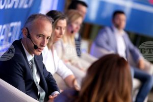 Учещите днес ще са активни и през 2075 г., затова трябва да прогнозираме пазара на труда, каза Красимир Вълчев