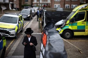 Полицията на Обединеното кралство арестува 2-ма мъже за палеж на еврейски линейки