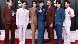 Преди първото шоу на BTS от години южнокорейската полиция заключи центъра на Сеул