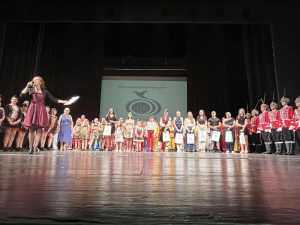 Общинският младежки дом изпрати абитуриентите си с празничен годишен концерт