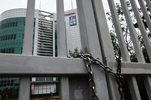 Хонконг иска да конфискува 56,5 милиона хонконгски долара, 17 компании от затвора Джими Лай