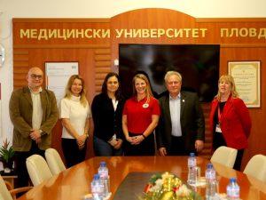 ВИЦЕПРЕЗИДЕНТЪТ НА КАНАДСКИЯ ЧЕРВЕН КРЪСТ КЕЛСИ ЛЕМЪН ПОСЕТИ МУ-ПЛОВДИВ