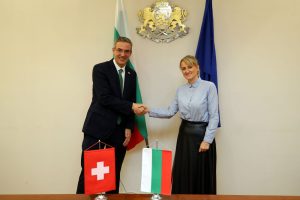 Министър Росица Карамфилова и посланикът на Швейцария Пиер Хагман обсъдиха напредъка по мерките от Втория швейцарски принос